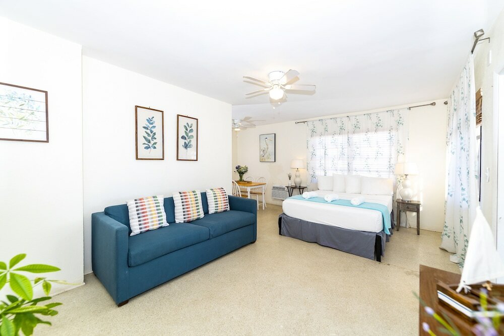 Фото Tropic Isle Hotel and Apartment