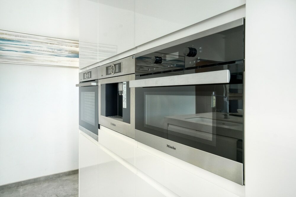 Фото Grand Modern Villa 6-bedroom! Brand New! Heated Jacuzzi!