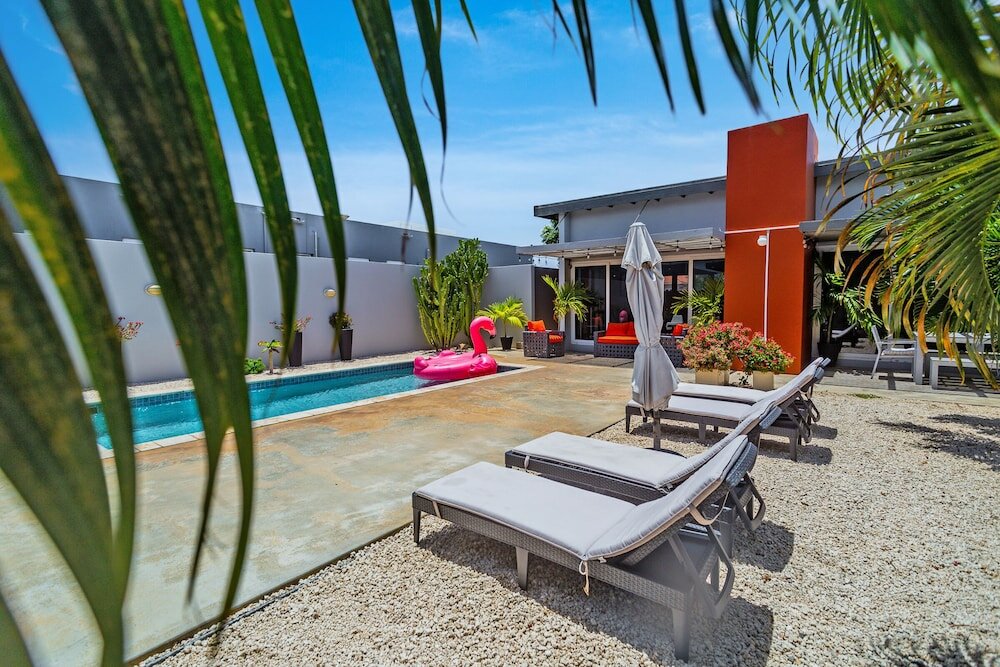 Фото Stunning Modern Home, Near Beaches Full Ac