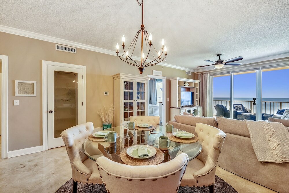 Фото Tropic Winds by Book That Condo