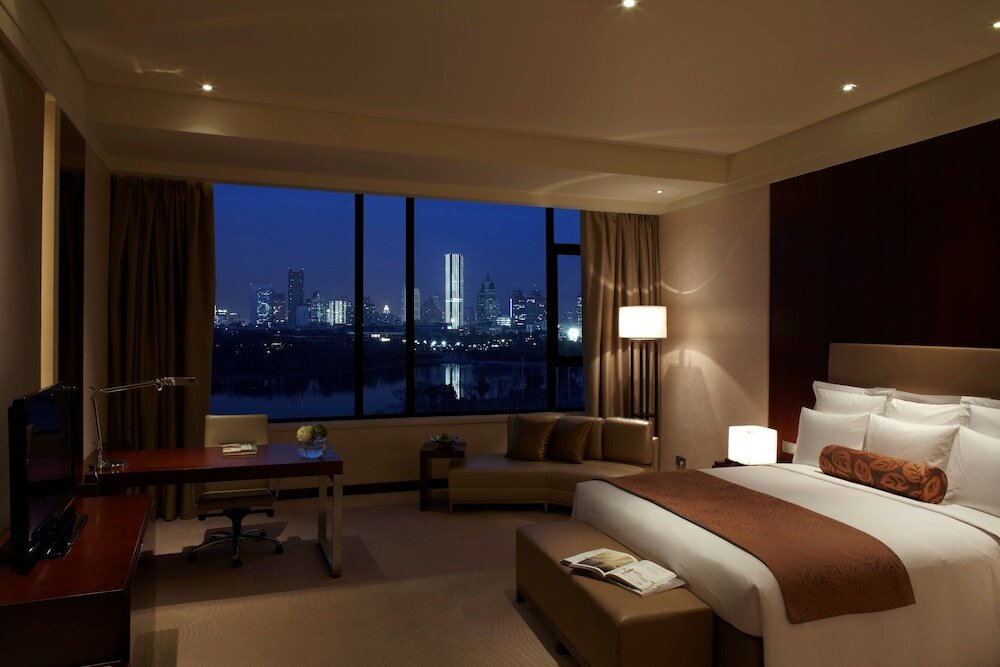 Фото Renaissance Tianjin Lakeview Hotel