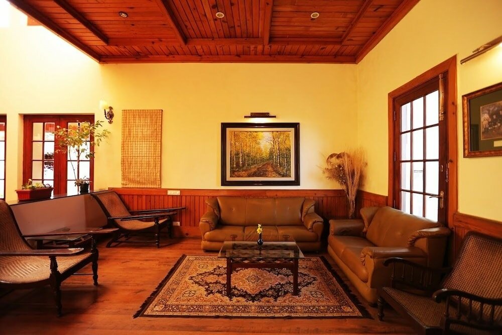 Фото WelcomHeritage Windsor Lodge