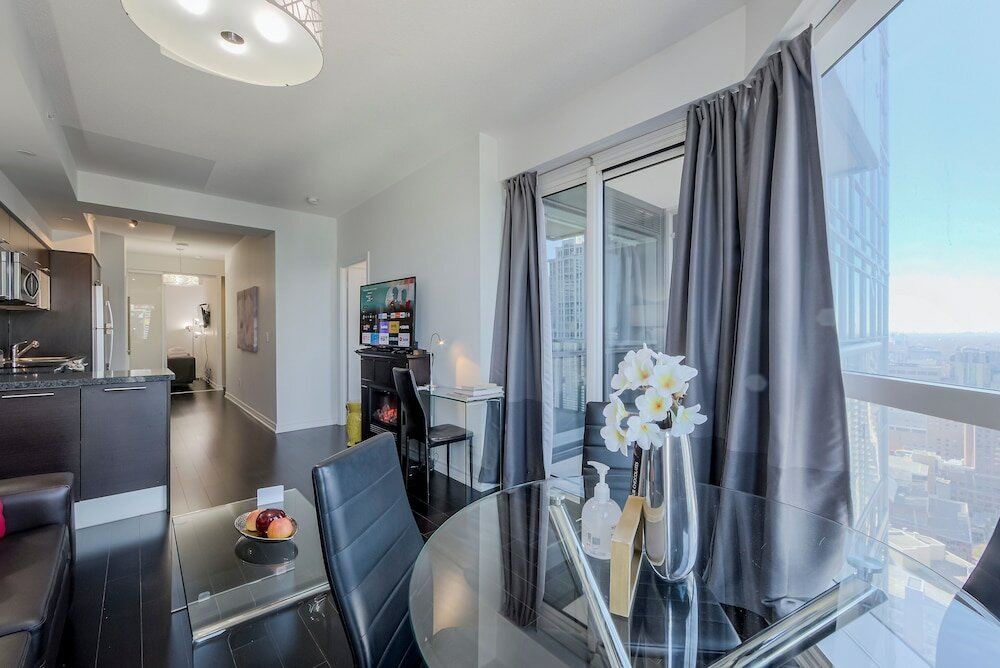 Фото Canada Suites - 832 Bay St