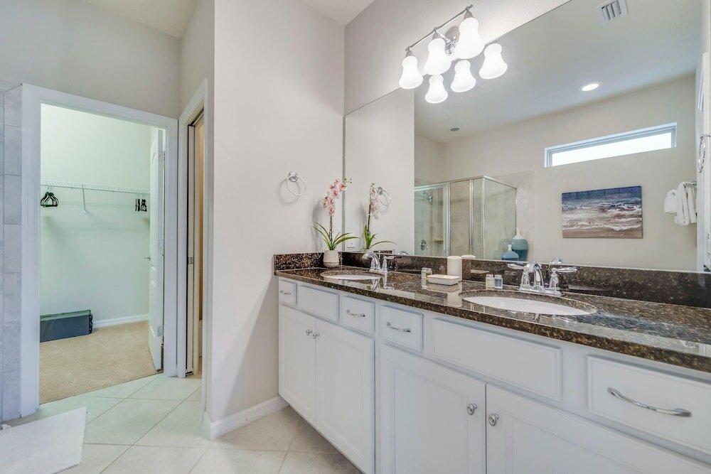 Фото Erin's Windsor at Westside Vacation Home