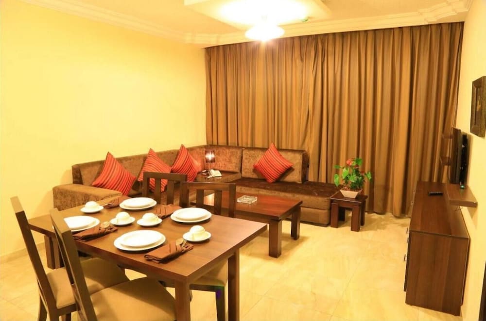 Фото Lancaster hotel apartments