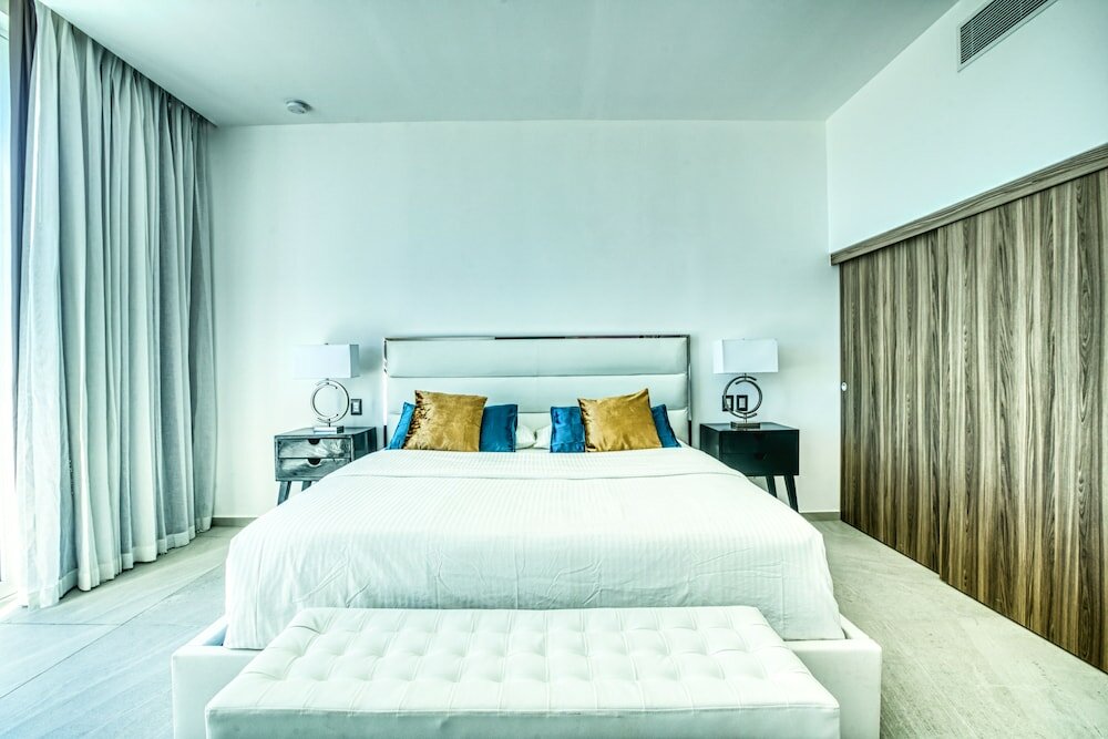 Фото Modern and Fresh Oceanfront Villa