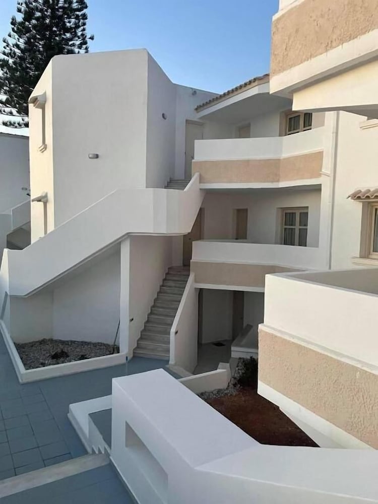 Фото Coralli Beach Hotel