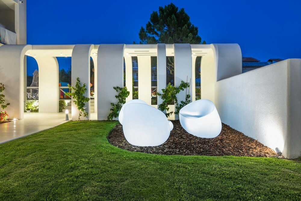 Фото Cocoons Luxury Suites & Villas