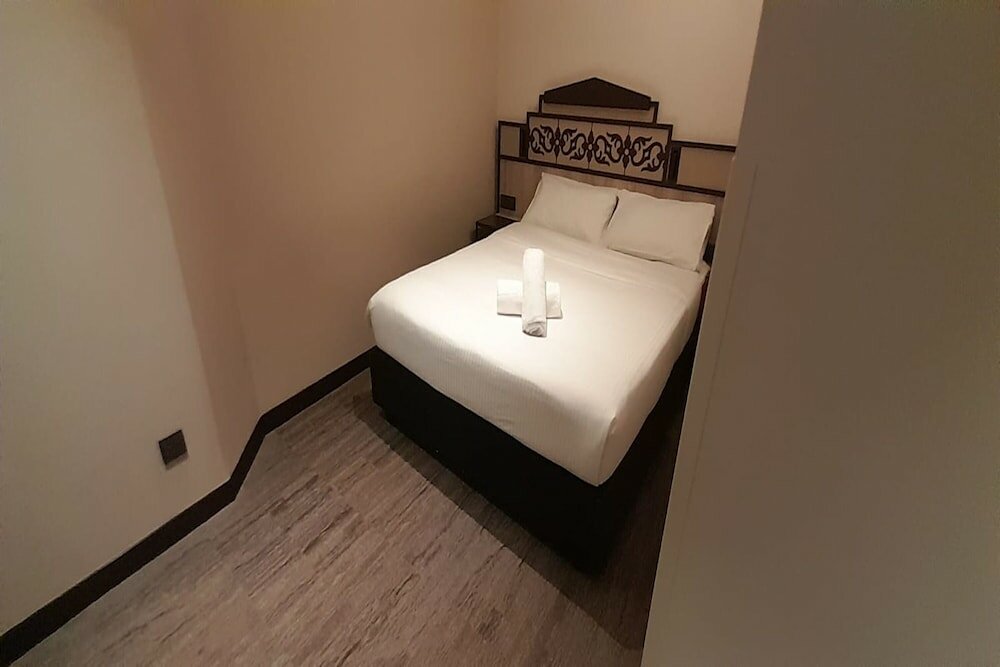 Фото Lion Peak Hotel Hamilton