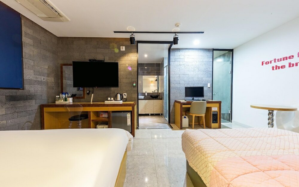 Фото Daejeon Munchang Hotel Some