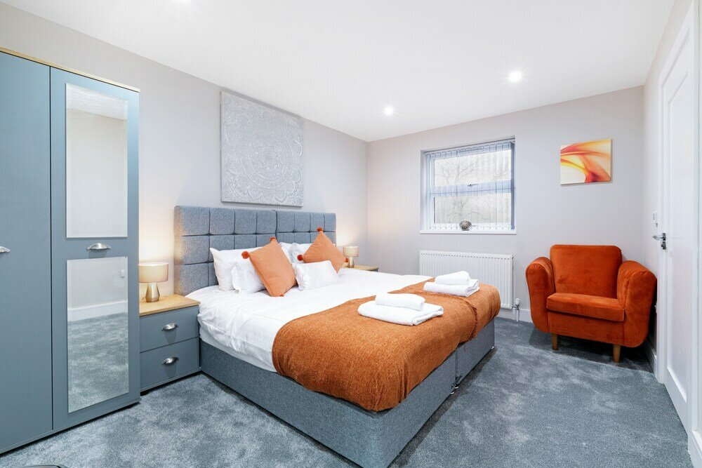 Фото Crown Place 2 & 3 Bedroom Luxury Apts