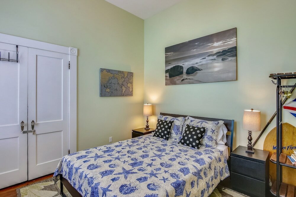 Фото Abfab Seaside Cottage