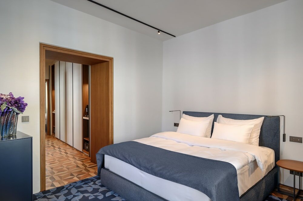 Фото Zlata Ladjica Boutique Hotel