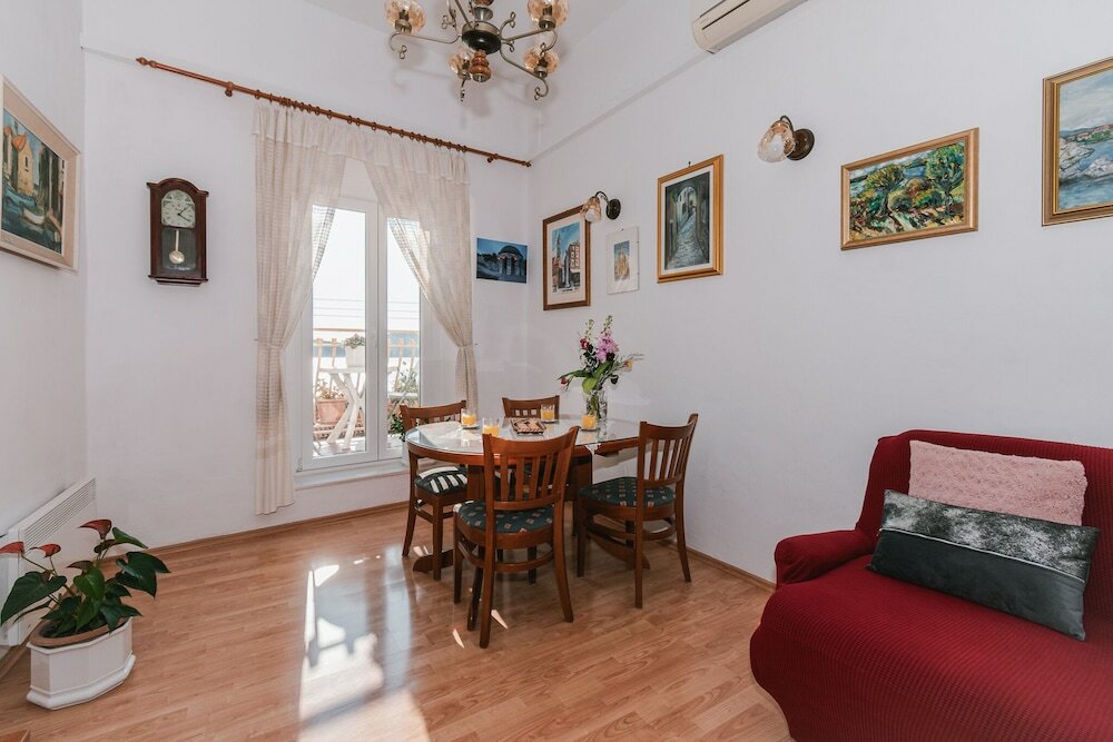 Фото Arya apartment