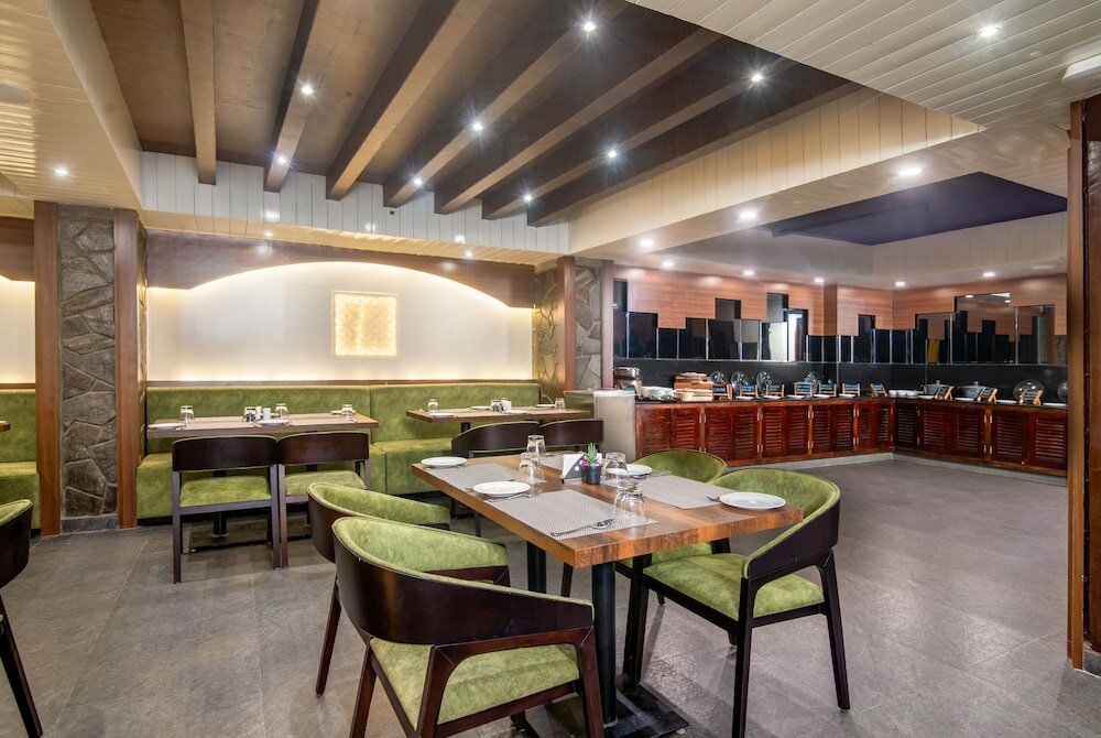 Фото Sumi Queen's Yard Rink Mall Darjeeling