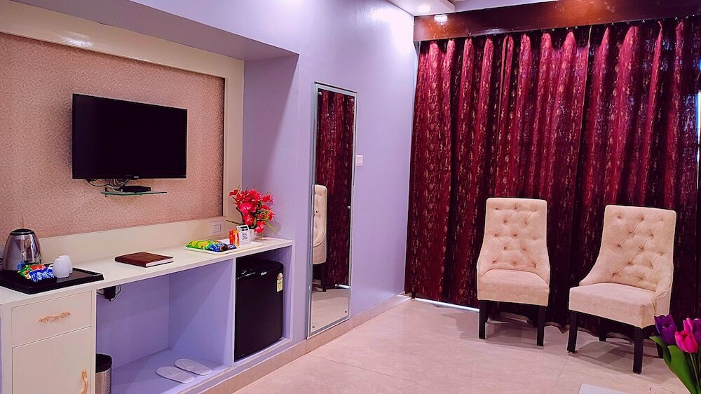 Фото Hotel Aradhna Inn by ShriGo Hotels