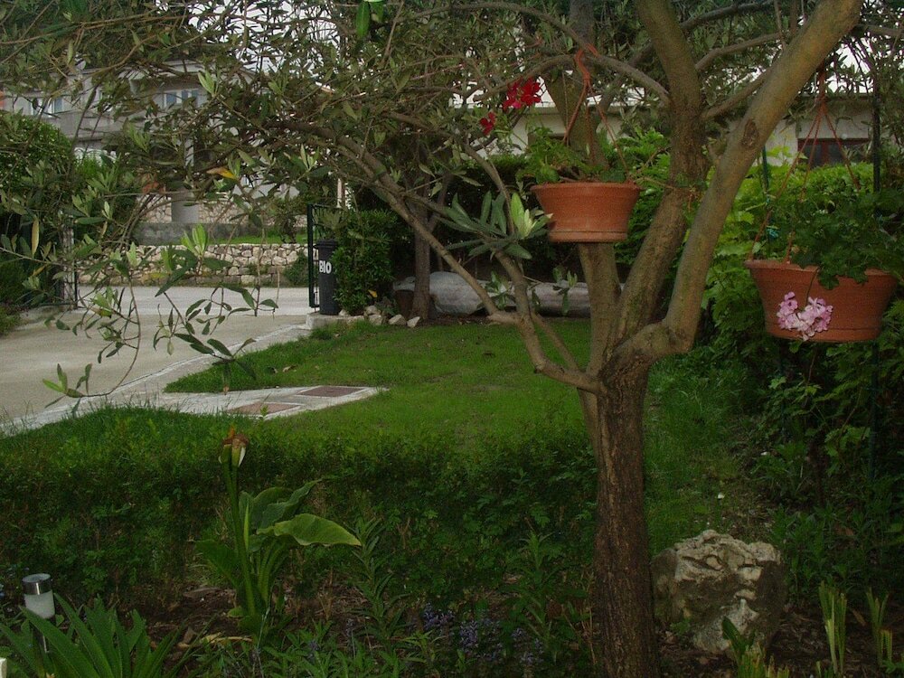 Фото Tiho - 300 m From sea - A1