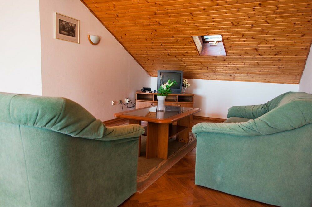 Фото Pupa - Nice Family Apartments - A1 Dora