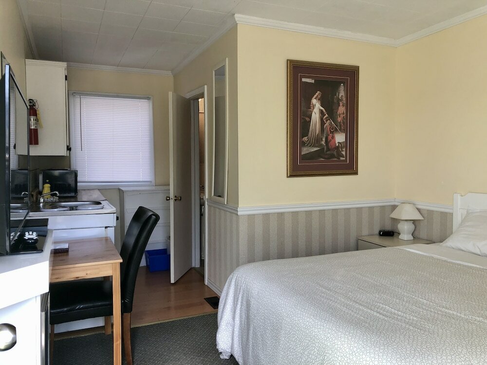 Фото Edgewater Motel & Campground