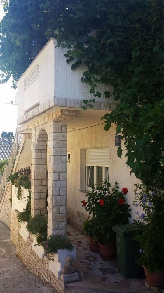 Фото Kati - 150 m From Center - A1