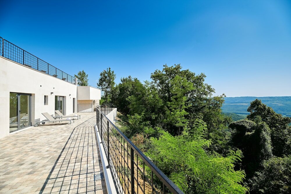 Фото Rainis Hill Top Villa