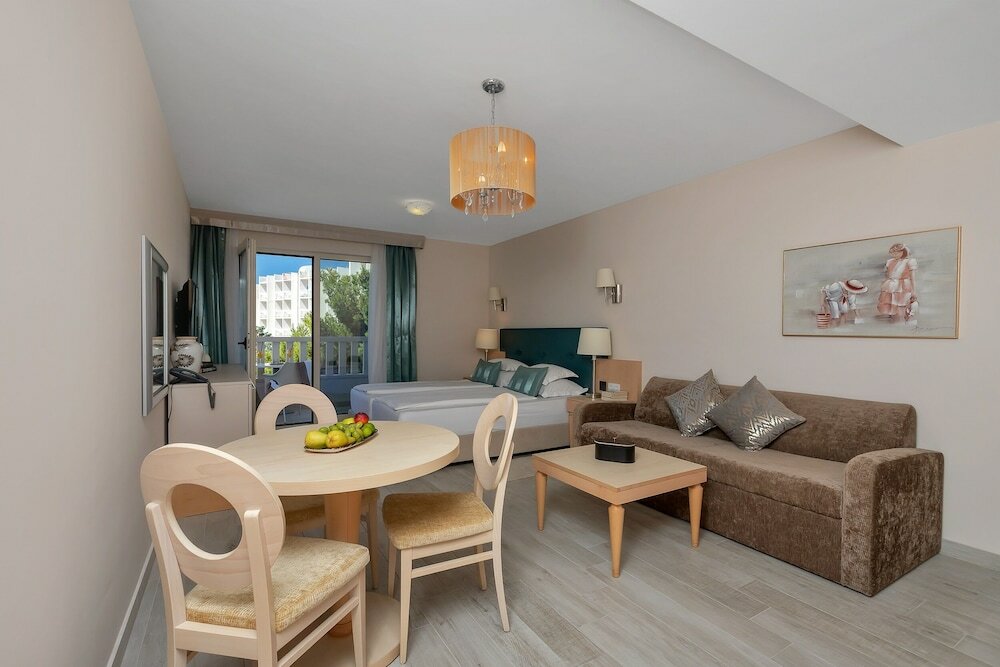 Фото Aparthotel Flora