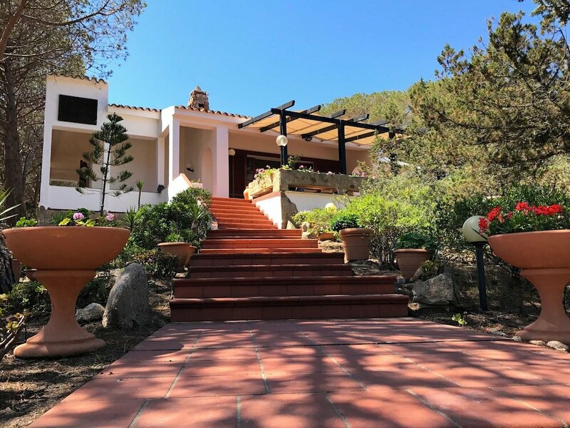 Гостиница Villa La Maddalena в Ла-Маддалене