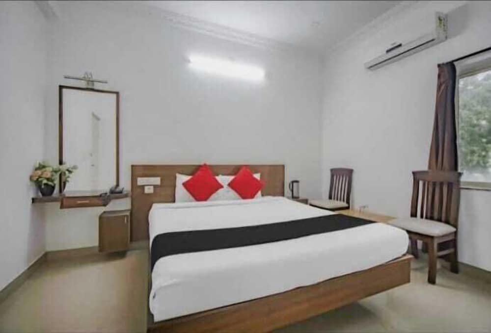 Фото Hotel Jothimani