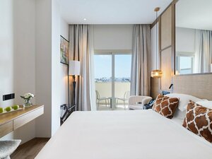 Гостиница Leonardo Boutique Hotel Larnaca