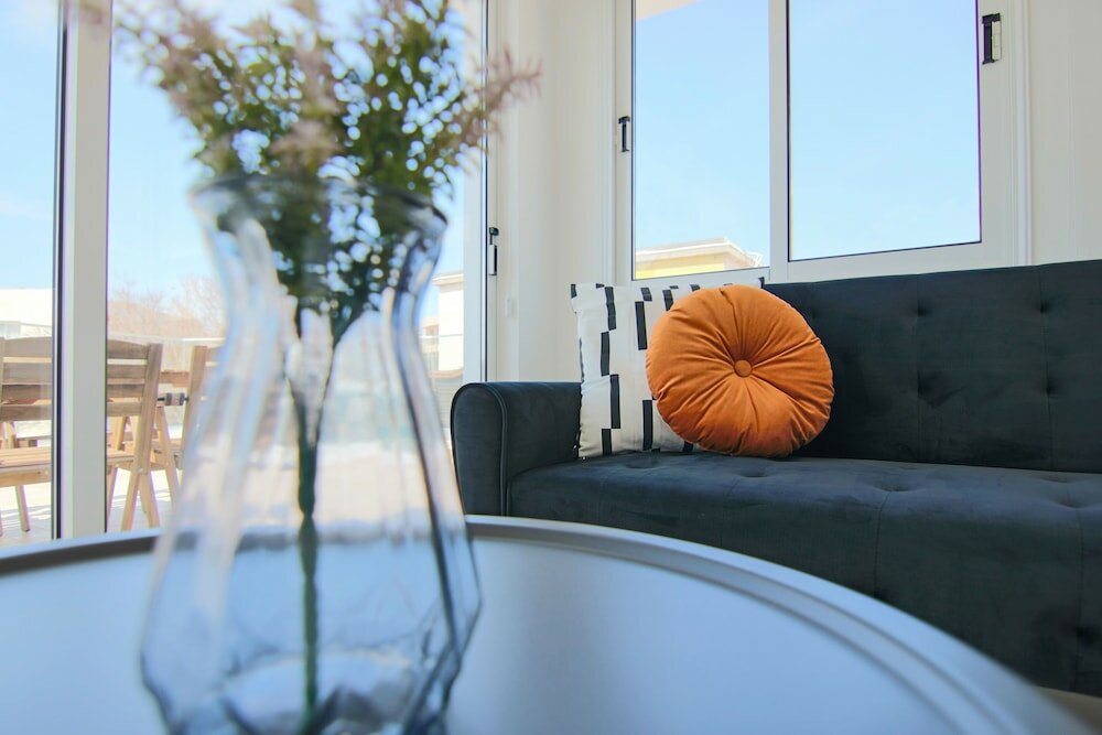 Фото Phaedrus Living: Seaside Modern Flat Lighthouse 63