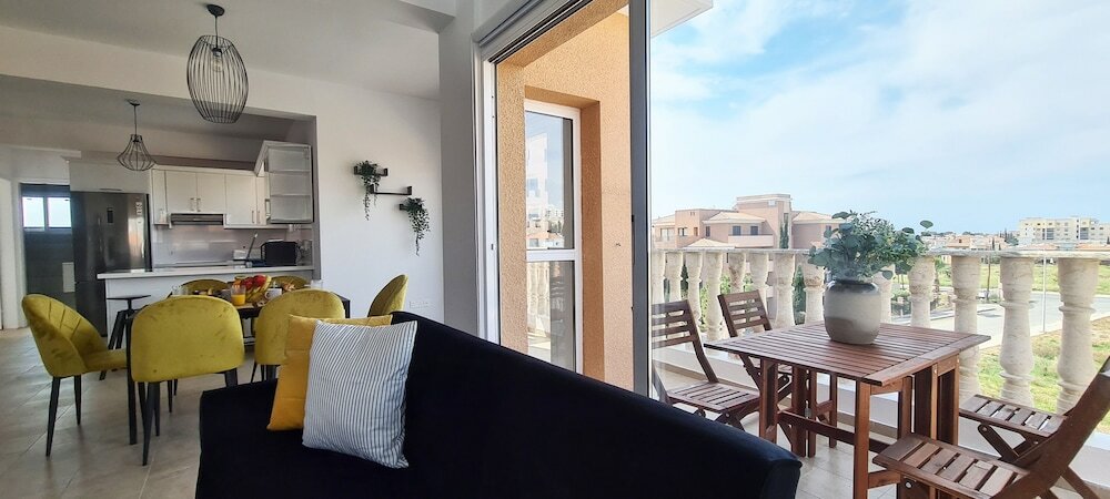 Фото Phaedrus Living: Cityview Luxury Flat Walnut Grove 304