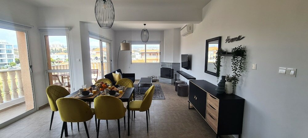 Фото Phaedrus Living: Cityview Luxury Flat Walnut Grove 304