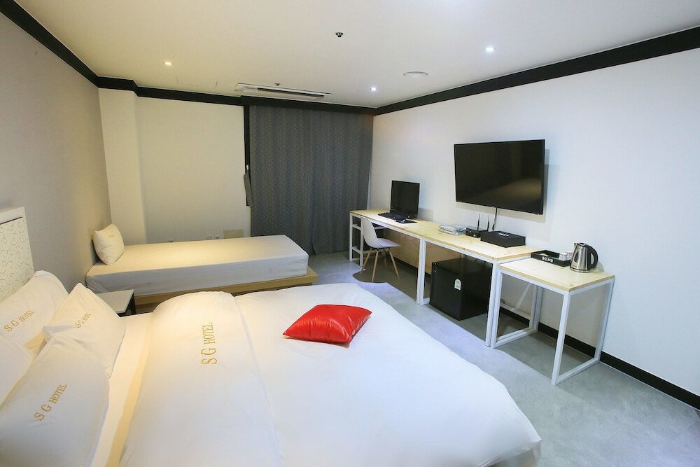 Фото Suwon Yeongtong Sg Hotel