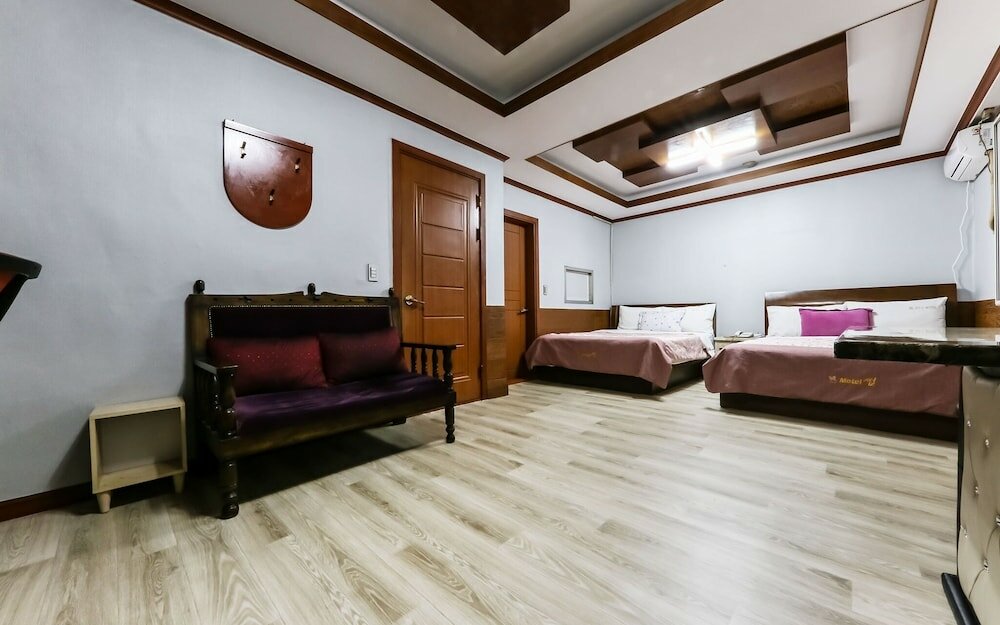 Фото Daejeon Yongjeon Some