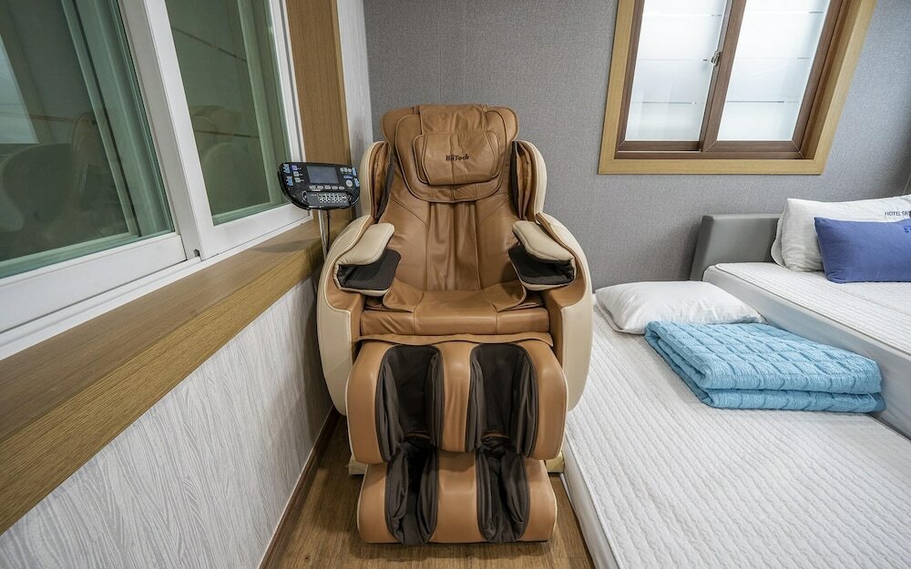 Фото Changwon Myeongseodong Hotel Sky