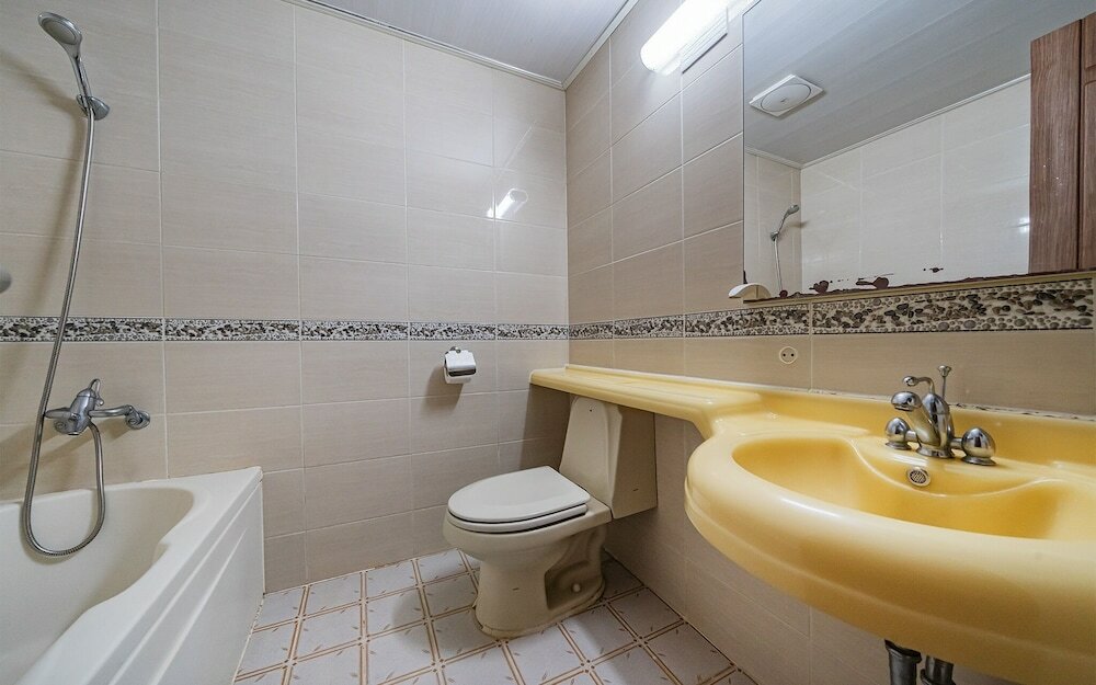 Фото Jeju Happy Hotel