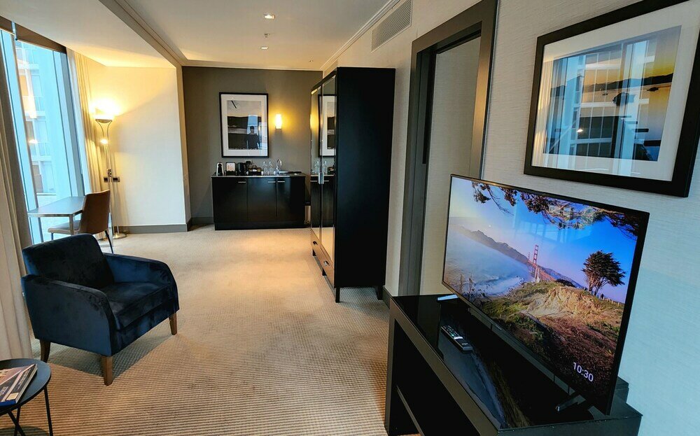 Фото Marsden Viaduct Hotel