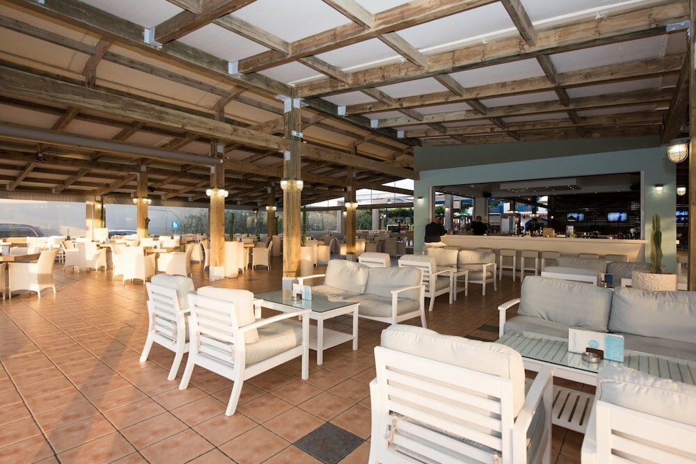 Фото Mikes Beach Lux