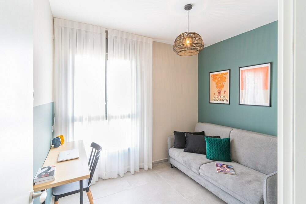 Фото Bright Sunny Holiday Home with Sea Views