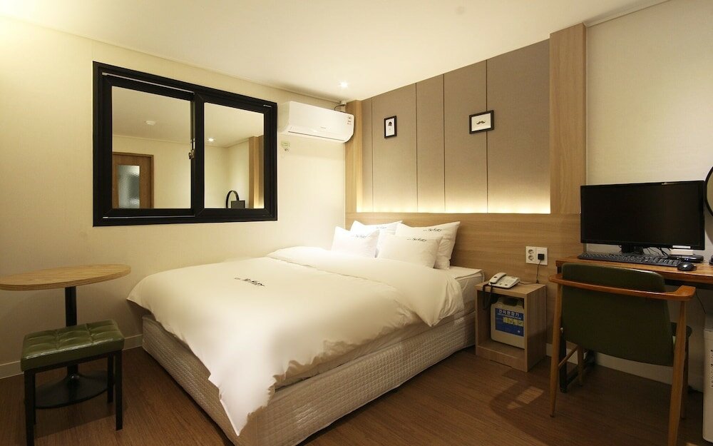 Фото Changwon Jinhae Hotel Two Heart