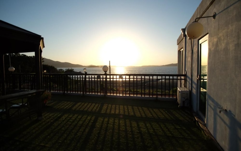Фото Ganghwado Sunsets and Ocean Pension