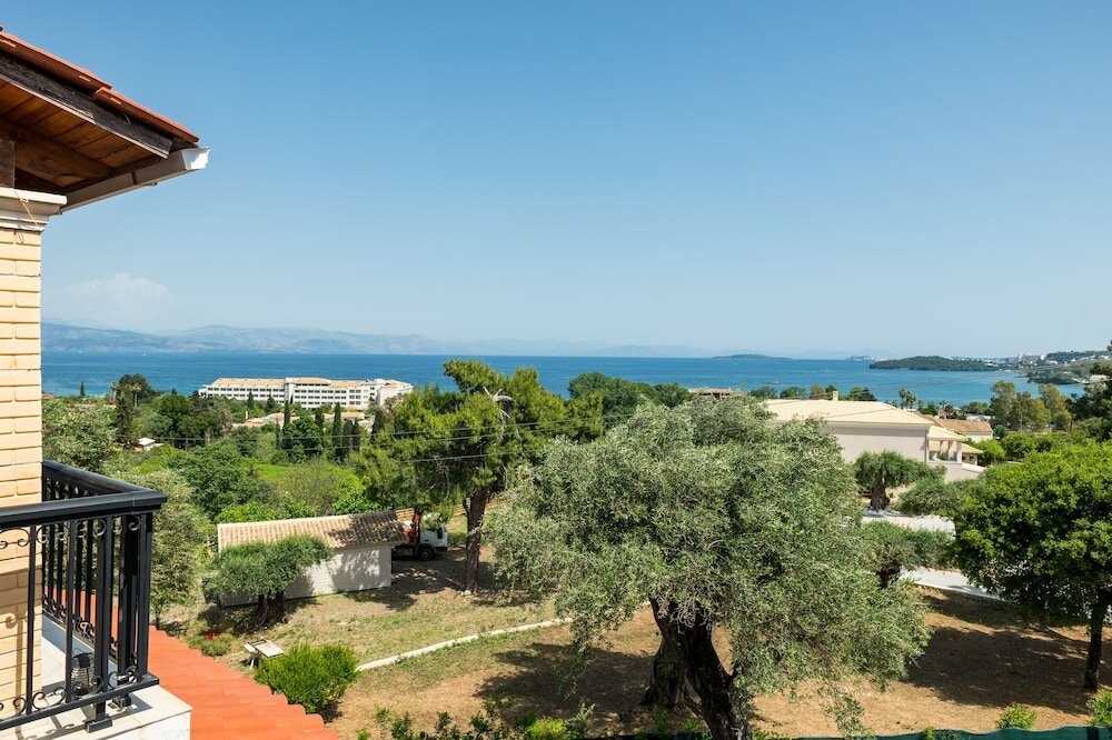 Фото Aloe Apartments by Konnect, 500m from Dassia Beach