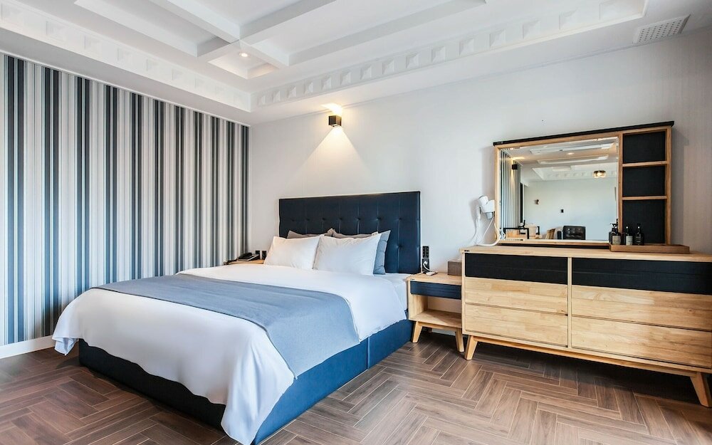 Фото Changwon Jinhae Yongwon Brown Dot Hotel