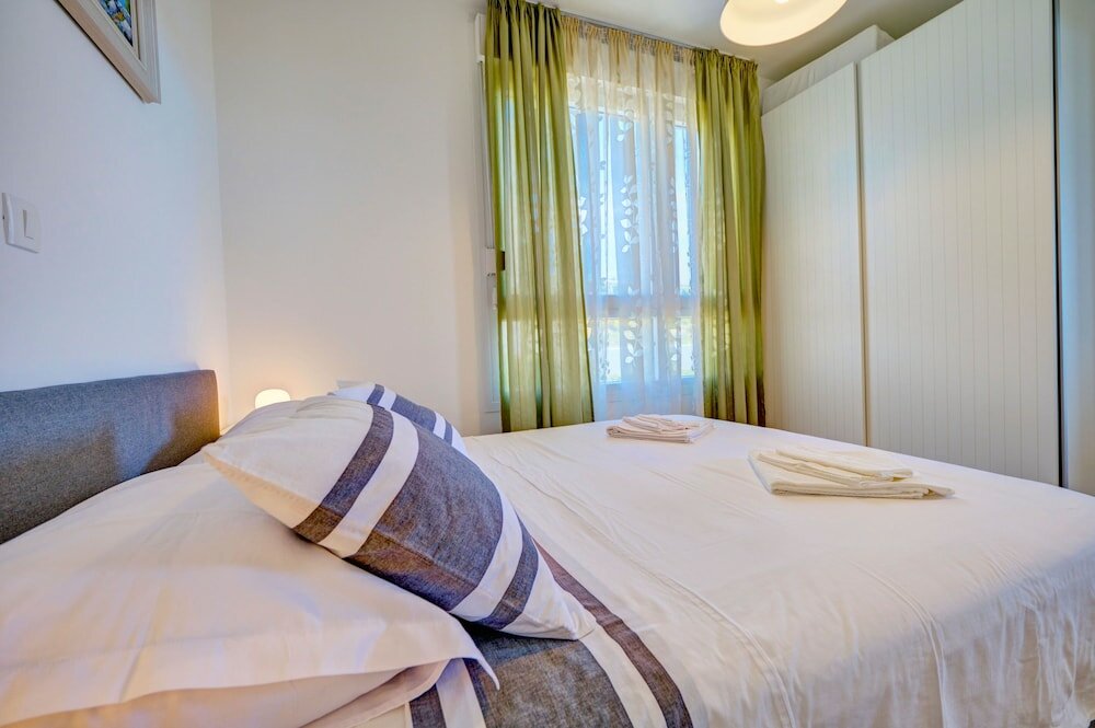 Фото Luxury Seaside Apartment