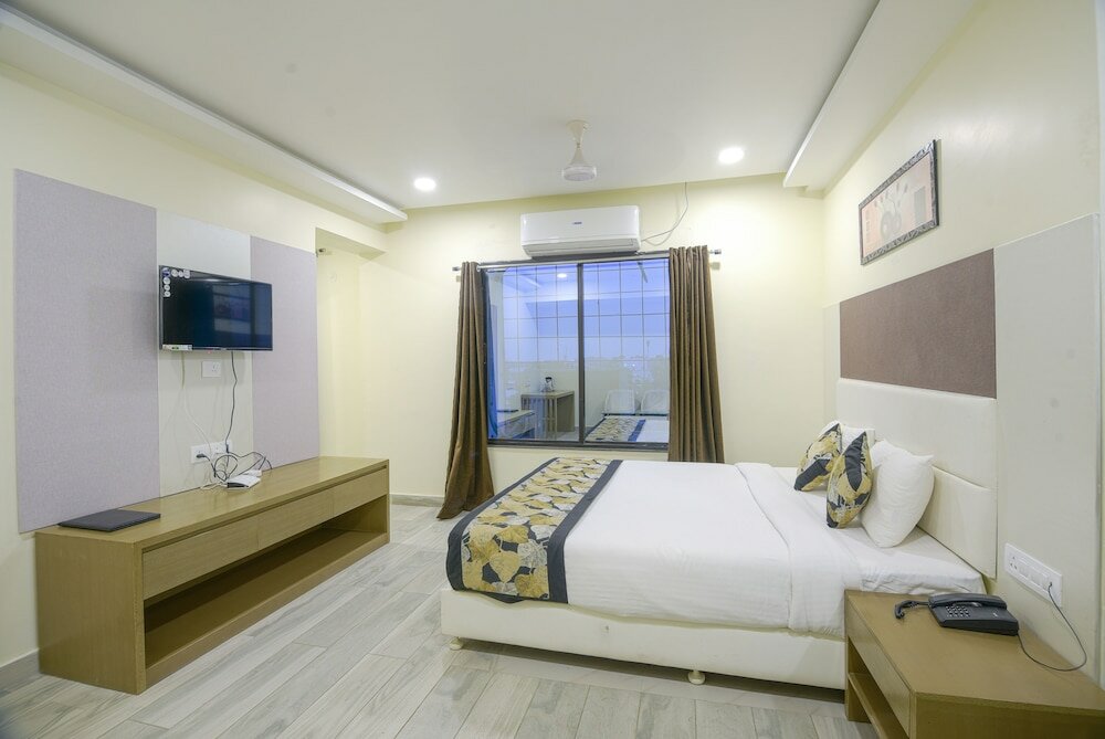 Фото Hotel Pal Residency
