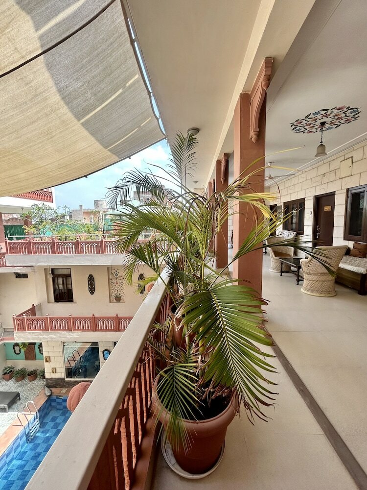 Фото Suryaa Villa - A City Centre Hotel