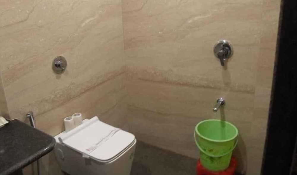 Фото Adb Rooms Hotel Surabhi International