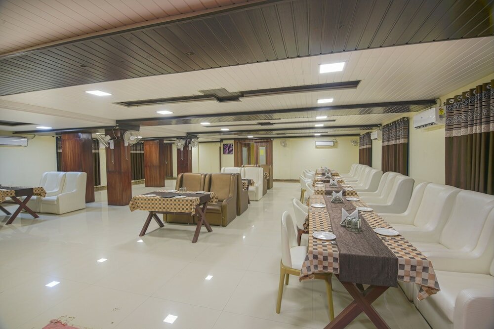 Фото Hotel Pal Residency