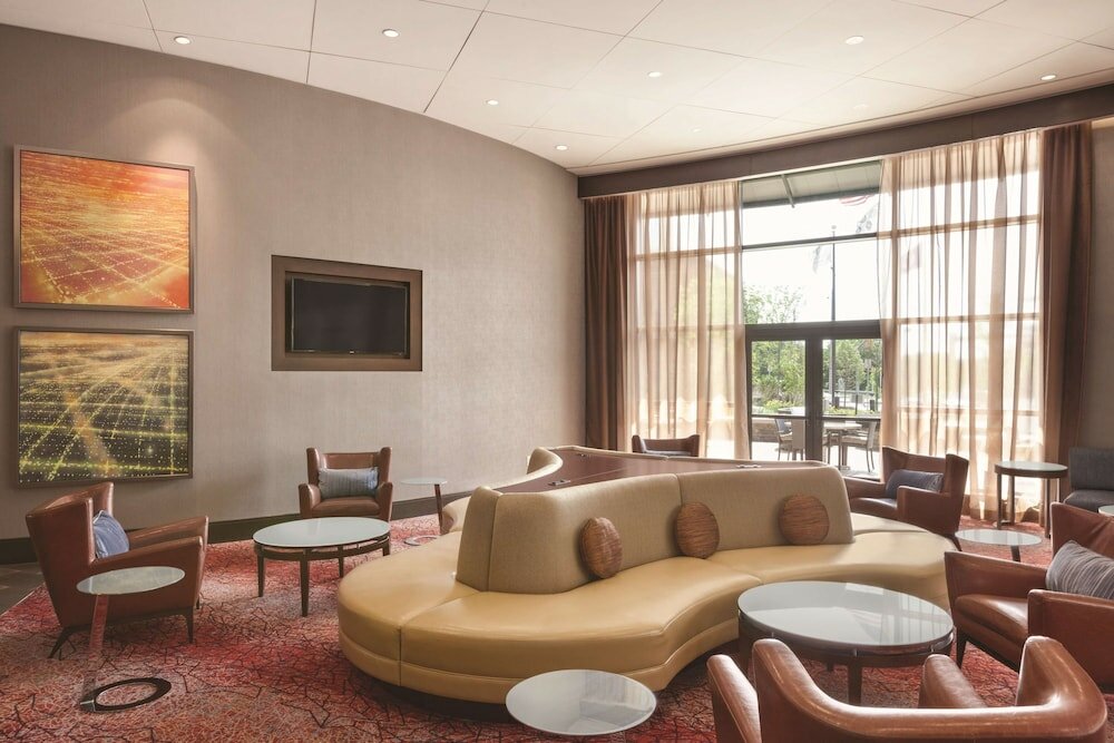 Фото Embassy Suites Springfield