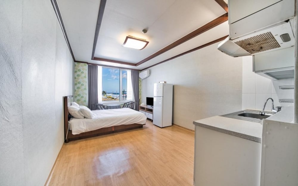 Фото Yangyang Hajodae Conto Hotel Pension